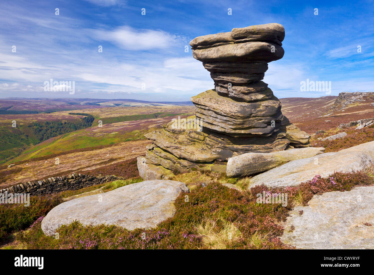 La cantina di Sale la formazione di roccia bordo Derwent Parco Nazionale di Peak District Derbyshire England Regno Unito GB EU Europe Foto Stock