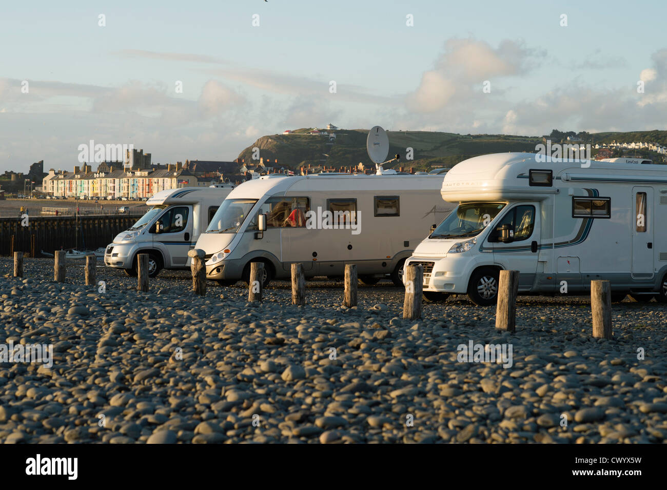 Case mobili parcheggiato sulla spiaggia Tanybwlch, Aberystwyth Wales UK Agosto 2012 Foto Stock