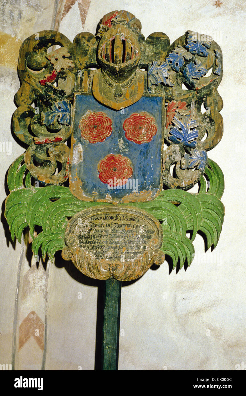 Scolpiti lo stemma nella chiesa di San Giacomo in Rymattyla, Finlandia Foto Stock