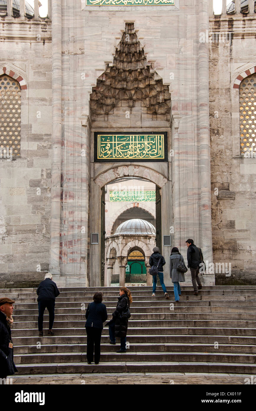 Ingresso pubblico alla Moschea Blu di Istanbul in Turchia Foto Stock