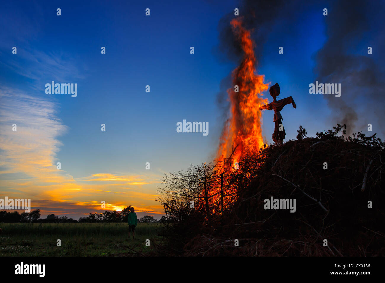 La tradizionale di bruciare la Strega a midsummer (Sankt Hans in danese), Danimarca Foto Stock