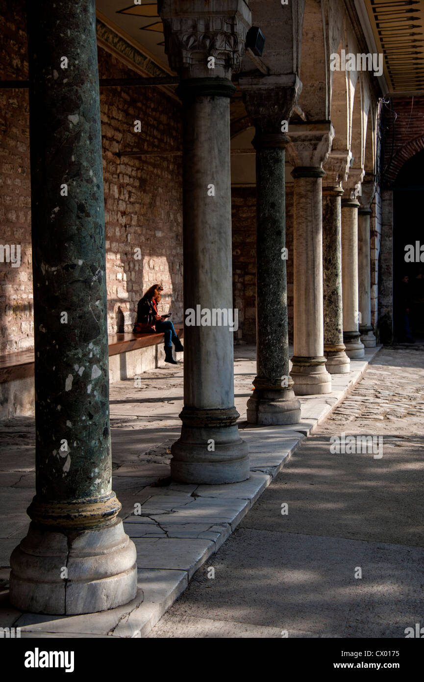 Cortile del Palazzo Topkapi a Istanbul Turchia Foto Stock