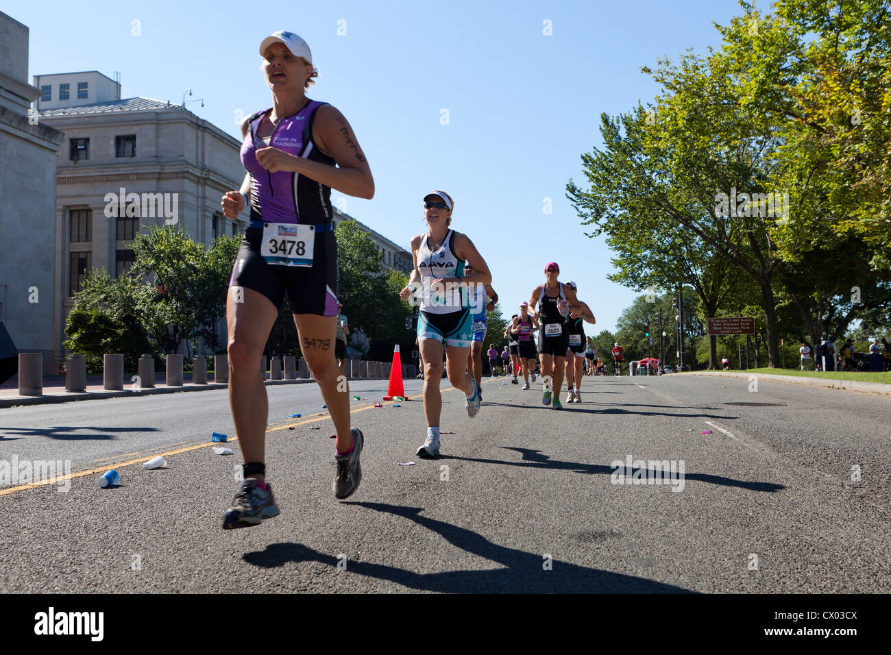 Le persone che eseguono in una maratona - USA Foto Stock