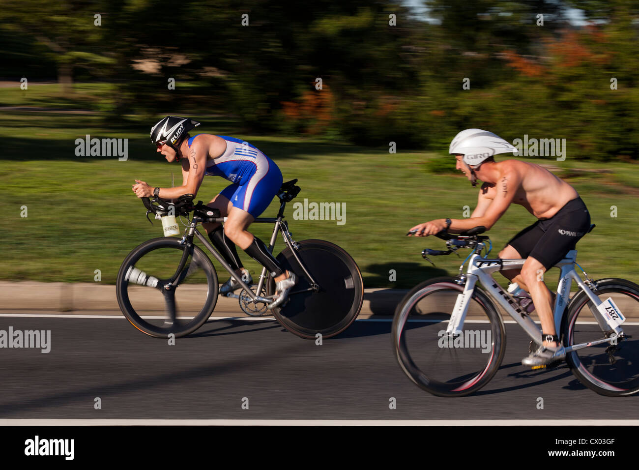 I ciclisti racing in bike race - Washington DC, Stati Uniti d'America Foto Stock