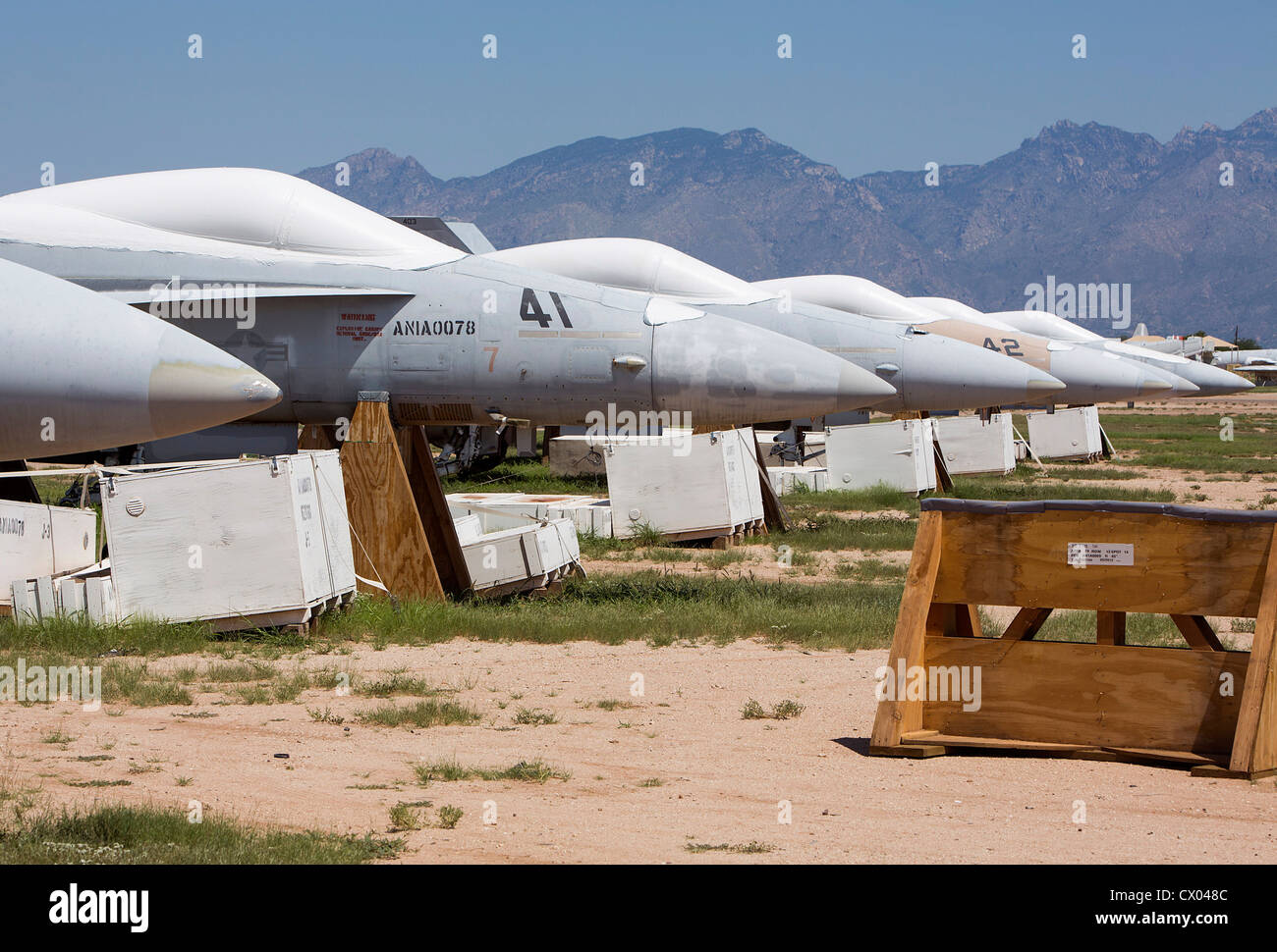 F/A-18 Hornet aeromobile in deposito presso il 309th aerospaziali e di manutenzione Gruppo di rigenerazione a Davis-Monthan Air Force Base. Foto Stock