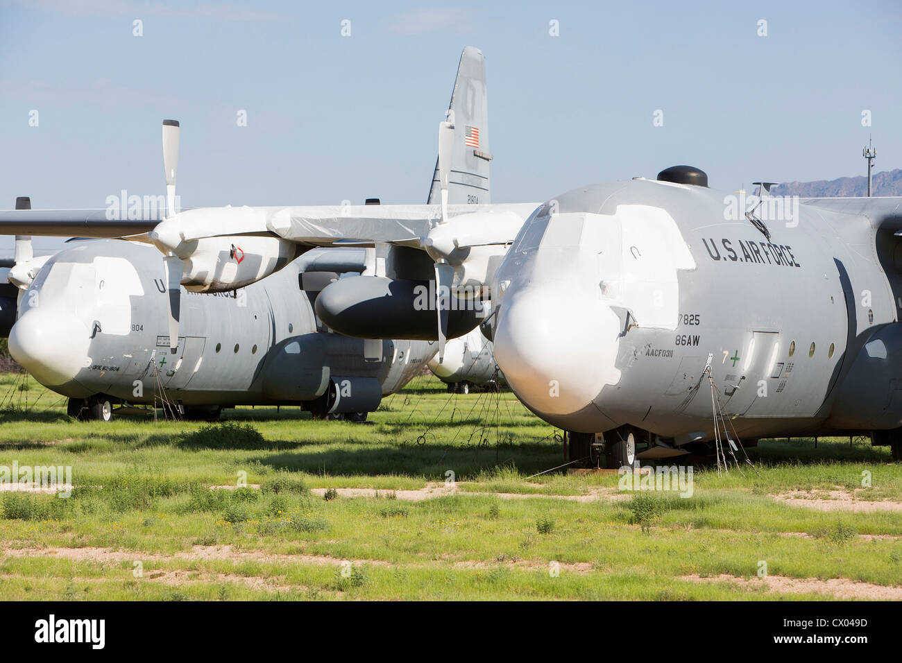 Lockheed C-130 Hercules aeromobile in deposito presso il 309th aerospaziali e di manutenzione Gruppo di rigenerazione a Davis-Monthan AFB. Foto Stock