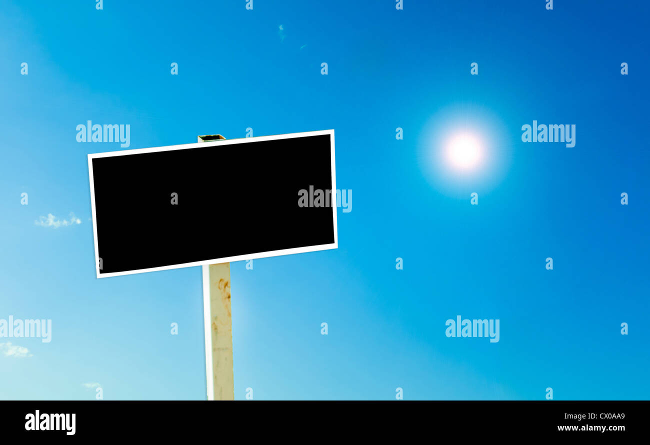 Blackbord lablel nel cielo con sun Daylight time Foto Stock