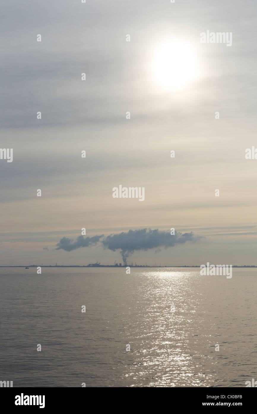 Nube di fumo nell'atmosfera Foto Stock