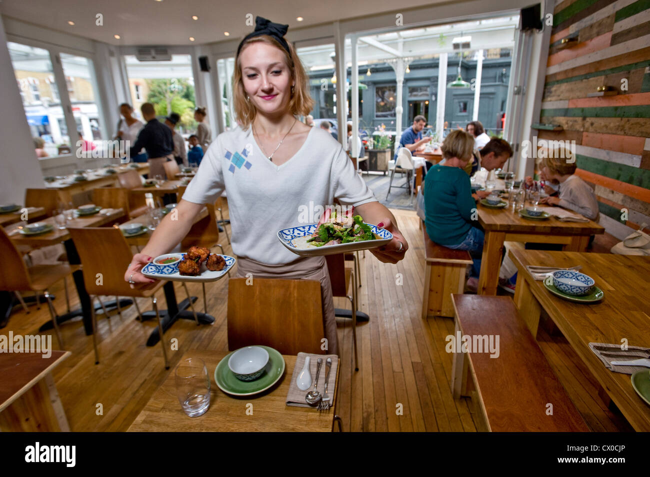 La ciotola ristorante tailandese in Bellenden Road, Peckham, Londra, Gran Bretagna Foto Stock