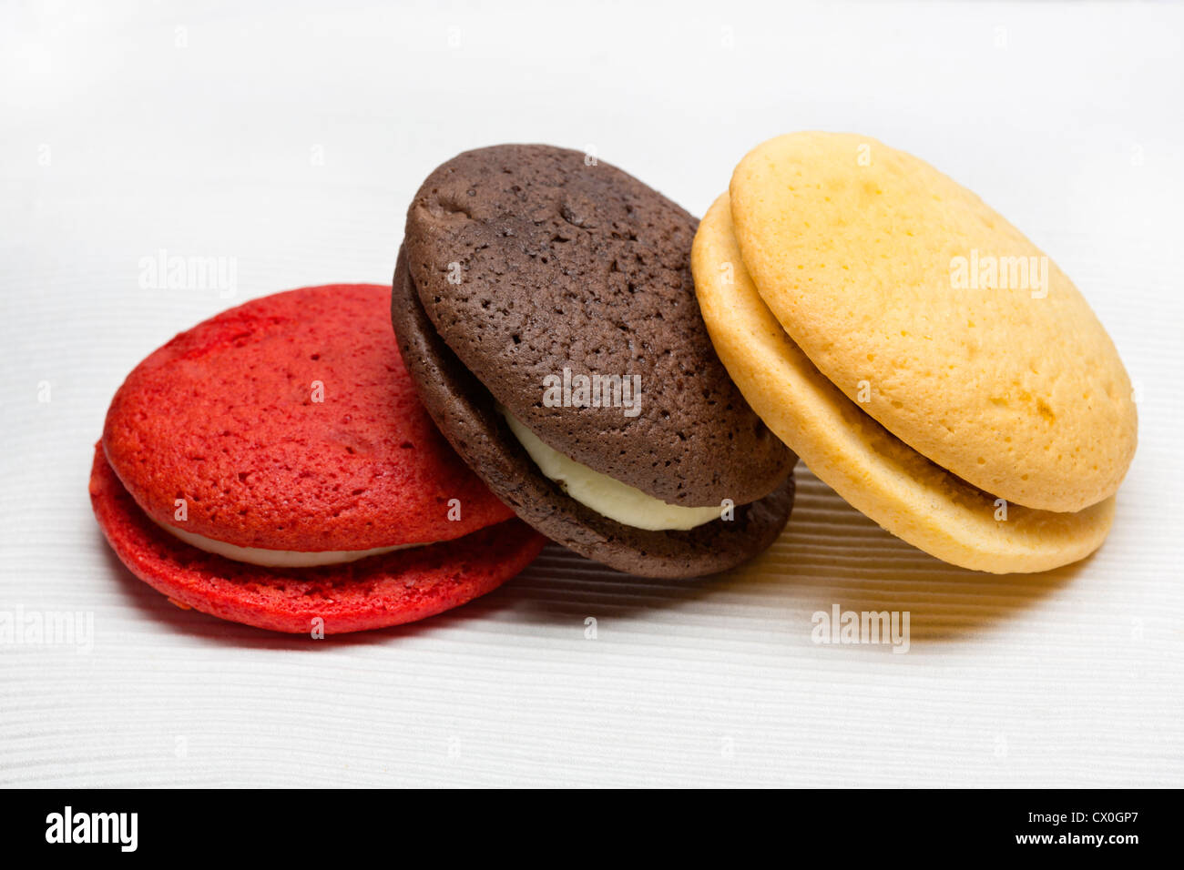 Velluto rosso, vaniglia e cioccolato Whoopie Pie Foto Stock