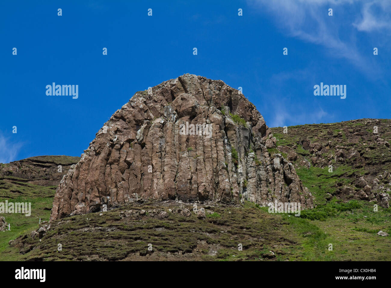 Colonne di basalto sul lato occidentale della isola di Canna, piccole isole, Scozia Foto Stock