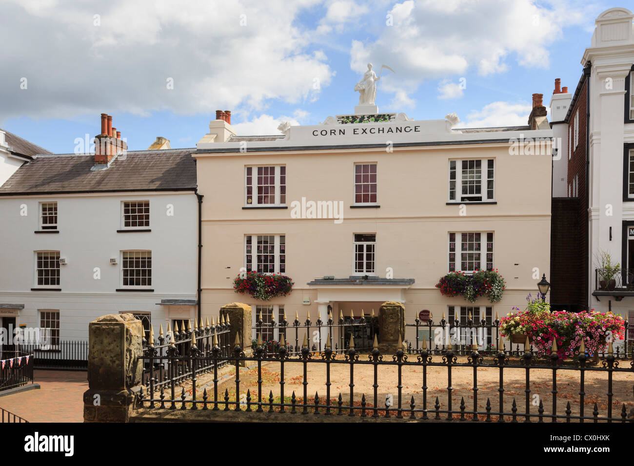 Il XIX secolo Corn Exchange edificio (1803) sull'Pantiles, Royal Tunbridge Wells, Kent, Inghilterra, Regno Unito, Gran Bretagna Foto Stock
