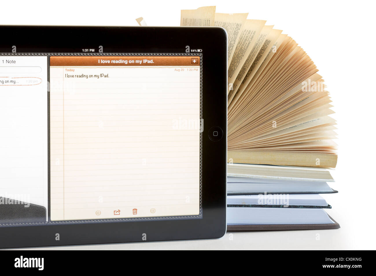 La lettura su iPad 3 Foto Stock