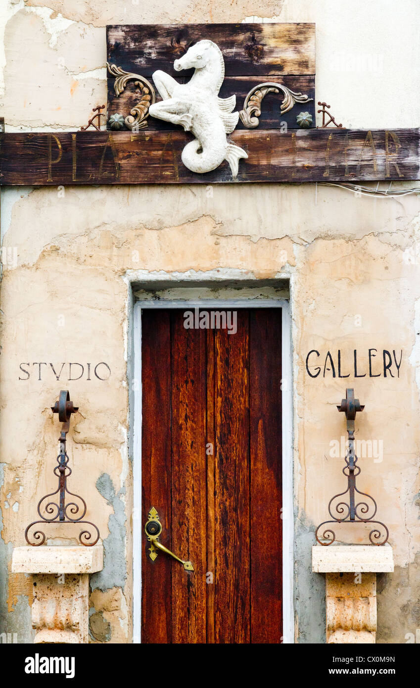 Vista esterna di un artista di studio e una galleria di immagini nella zona di funk in "Santa Barbara, California Foto Stock
