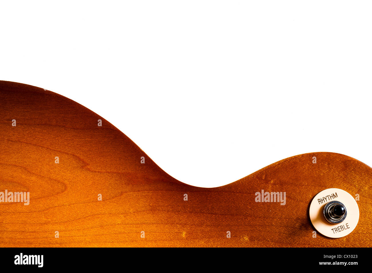 Il legno del modello di chitarra elettrica burst di miele a colori su sfondo bianco Foto Stock