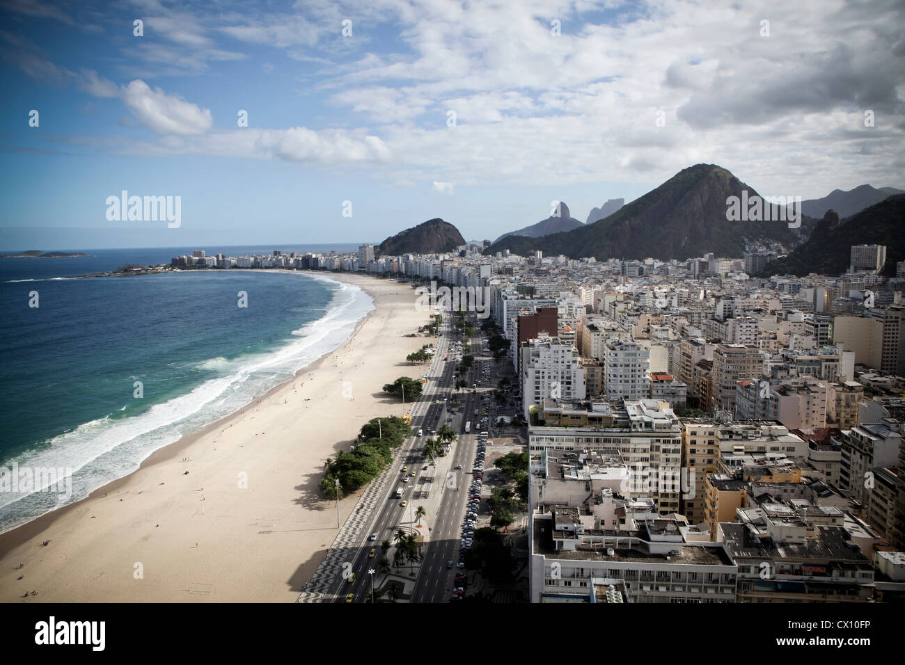 Sulla spiaggia di Copacabana, Rio de Janeiro, Brasile Foto Stock