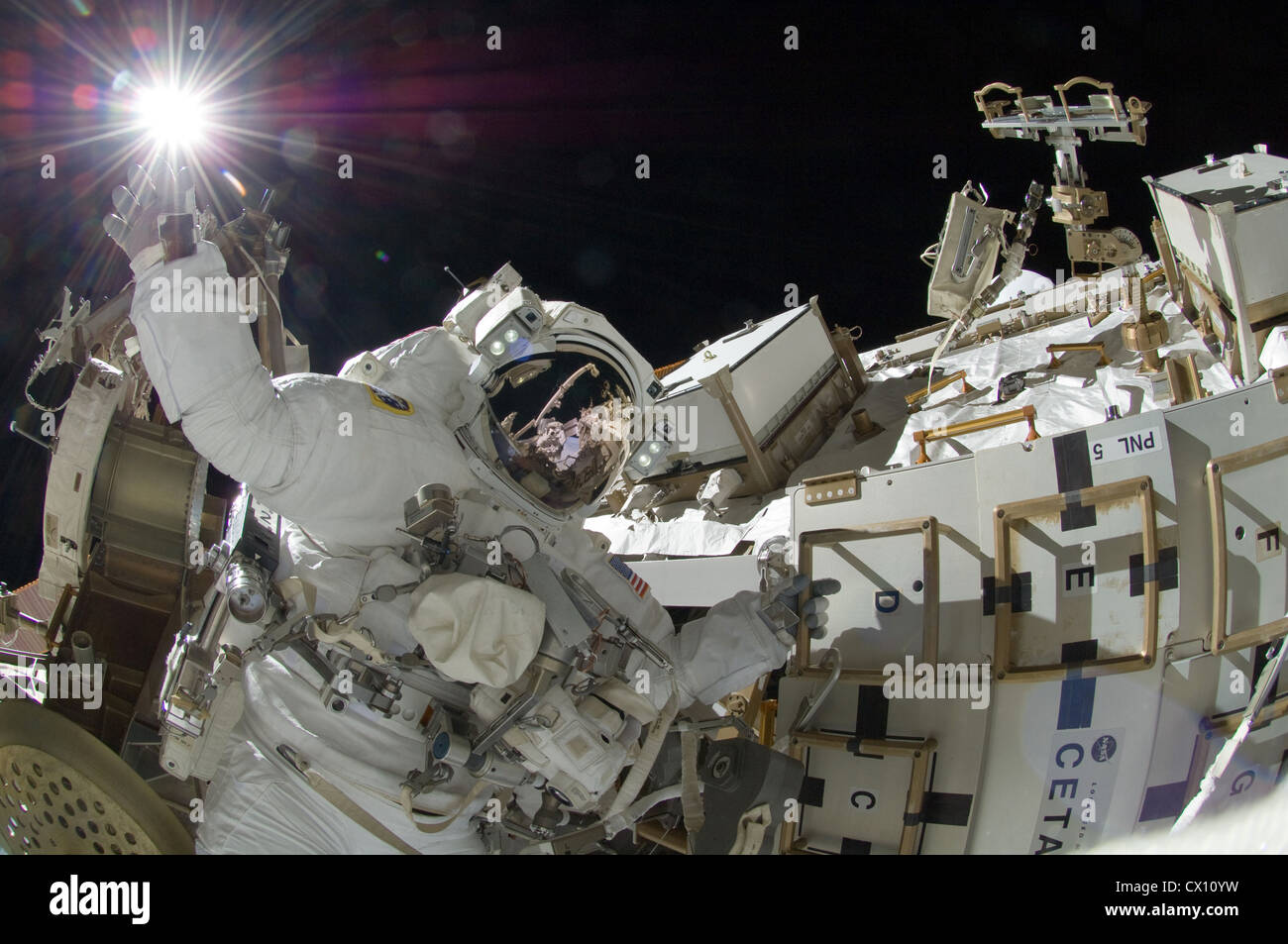 Astronauta Sunita Williams sulla Spacewalk presso la Stazione Spaziale Internazionale Foto Stock