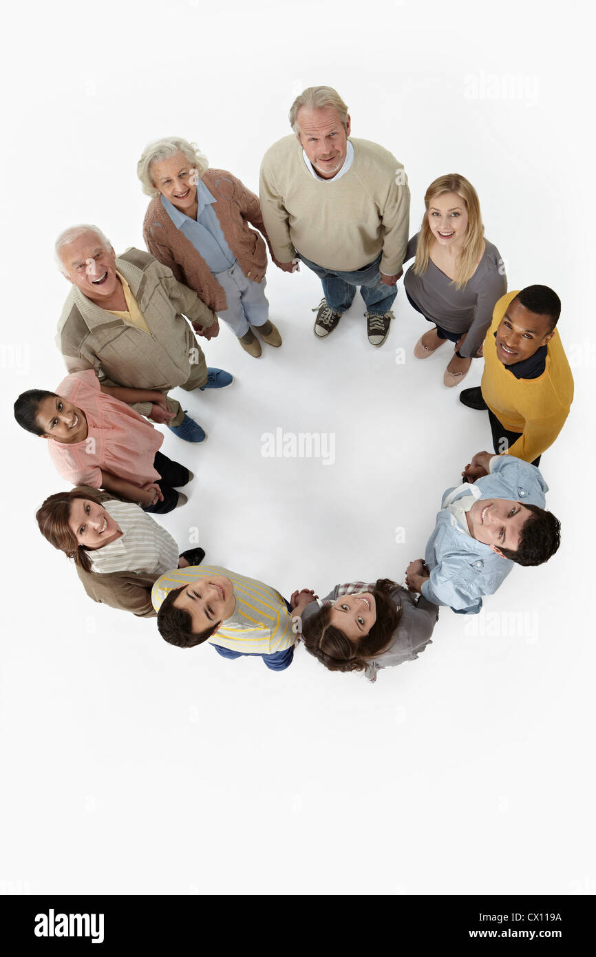 Un gruppo di persone in un cerchio, ad alto angolo di visione Foto Stock