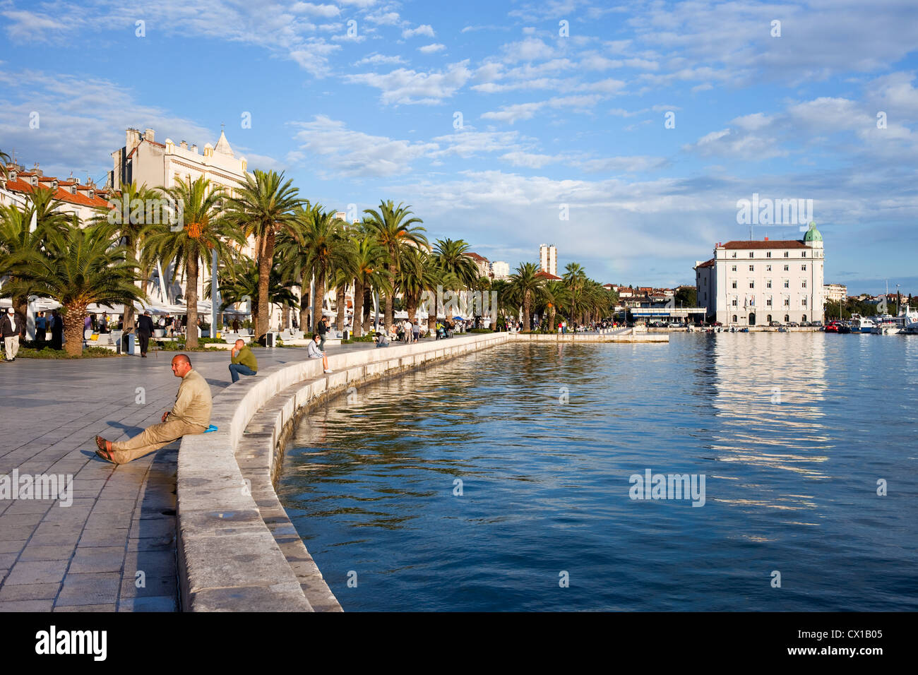 Città di Spalato in Croazia tranquilla passeggiata sul mare Adriatico bay, Dalmazia regione. Foto Stock