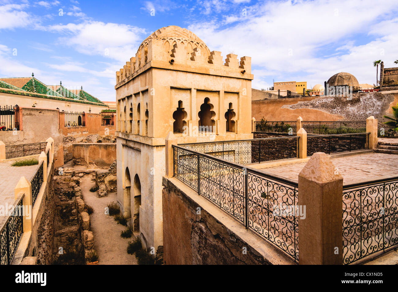 Costruito nel 1117 l'Almoravid Koubba el Barudiyin è rimasto solo un esempio di architettura Almoravid in Marrakech, Marocco Foto Stock