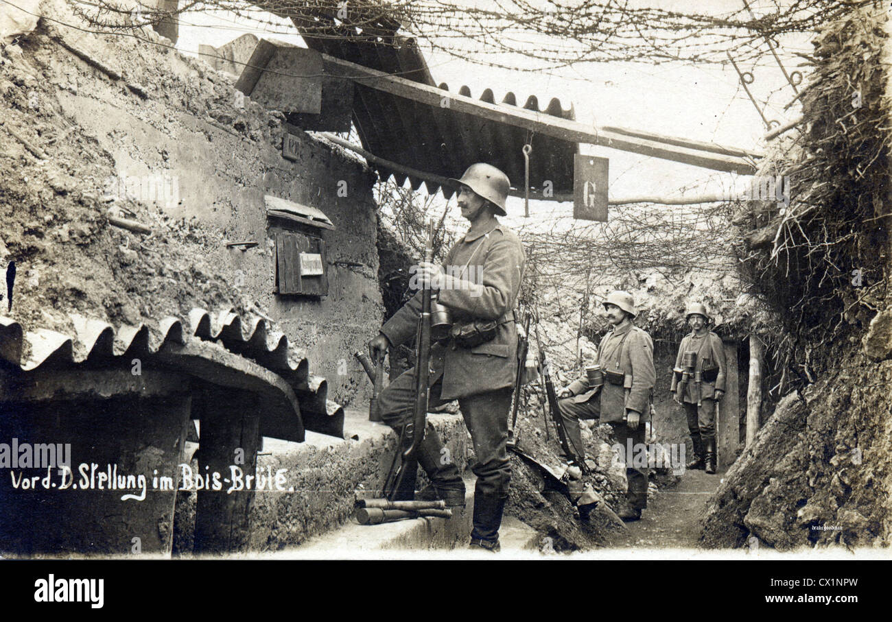 I soldati tedeschi in un sistema di trincea durante la Grande Guerra Foto Stock