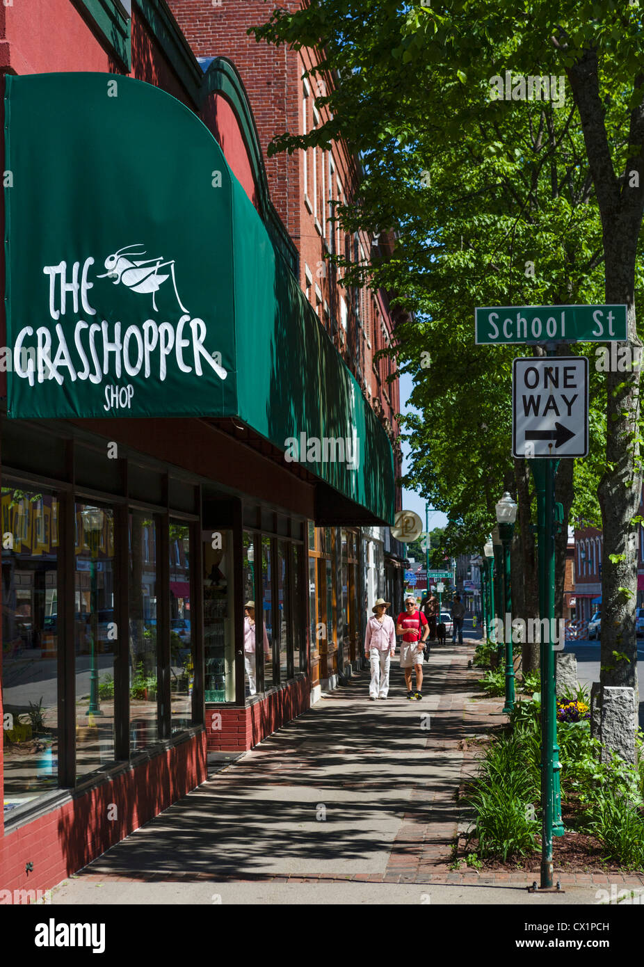 Il marciapiede sulla strada principale di Rockland, Knox County, Maine, Stati Uniti d'America Foto Stock