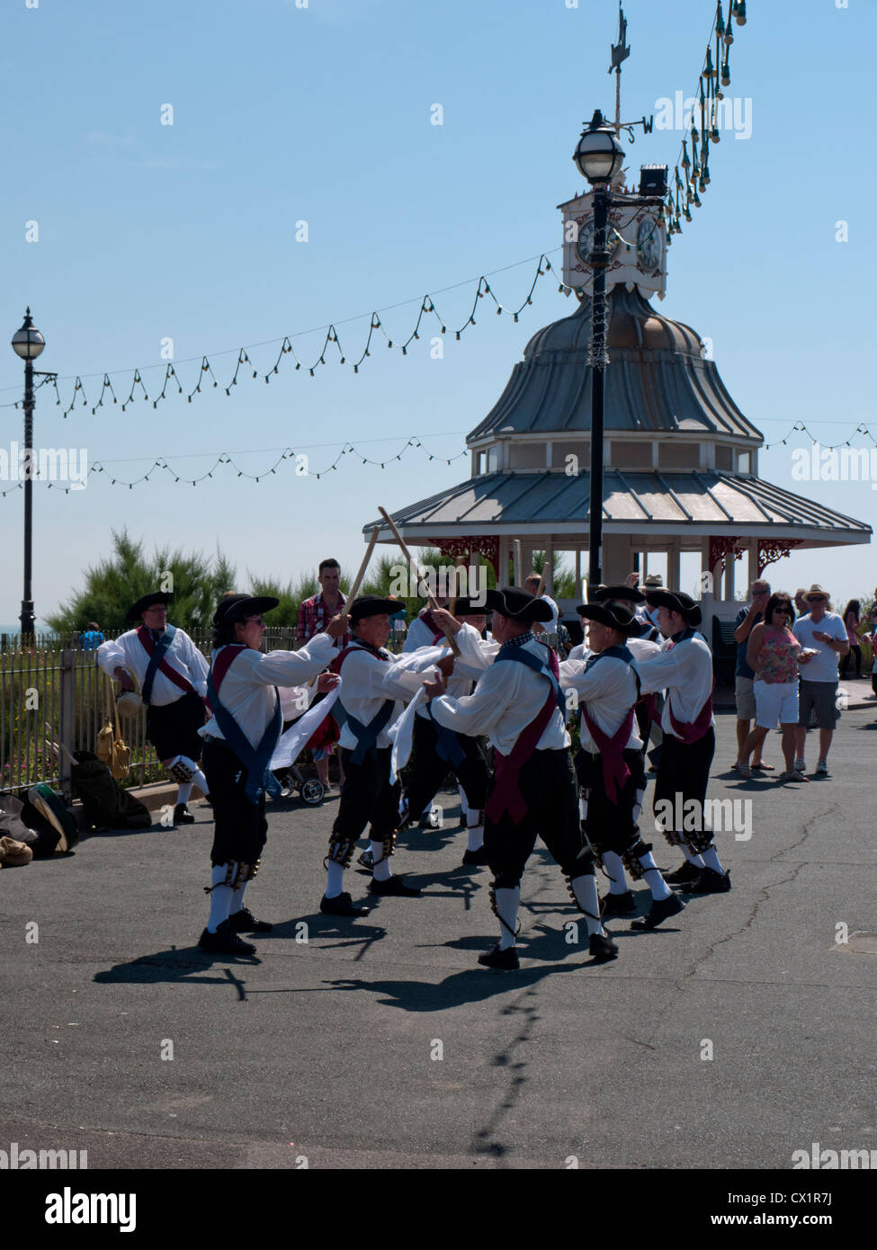 Morris ballerini effettuando al 2012 Broadstairs Folk Music Festival in Kent, Inghilterra. Foto Stock