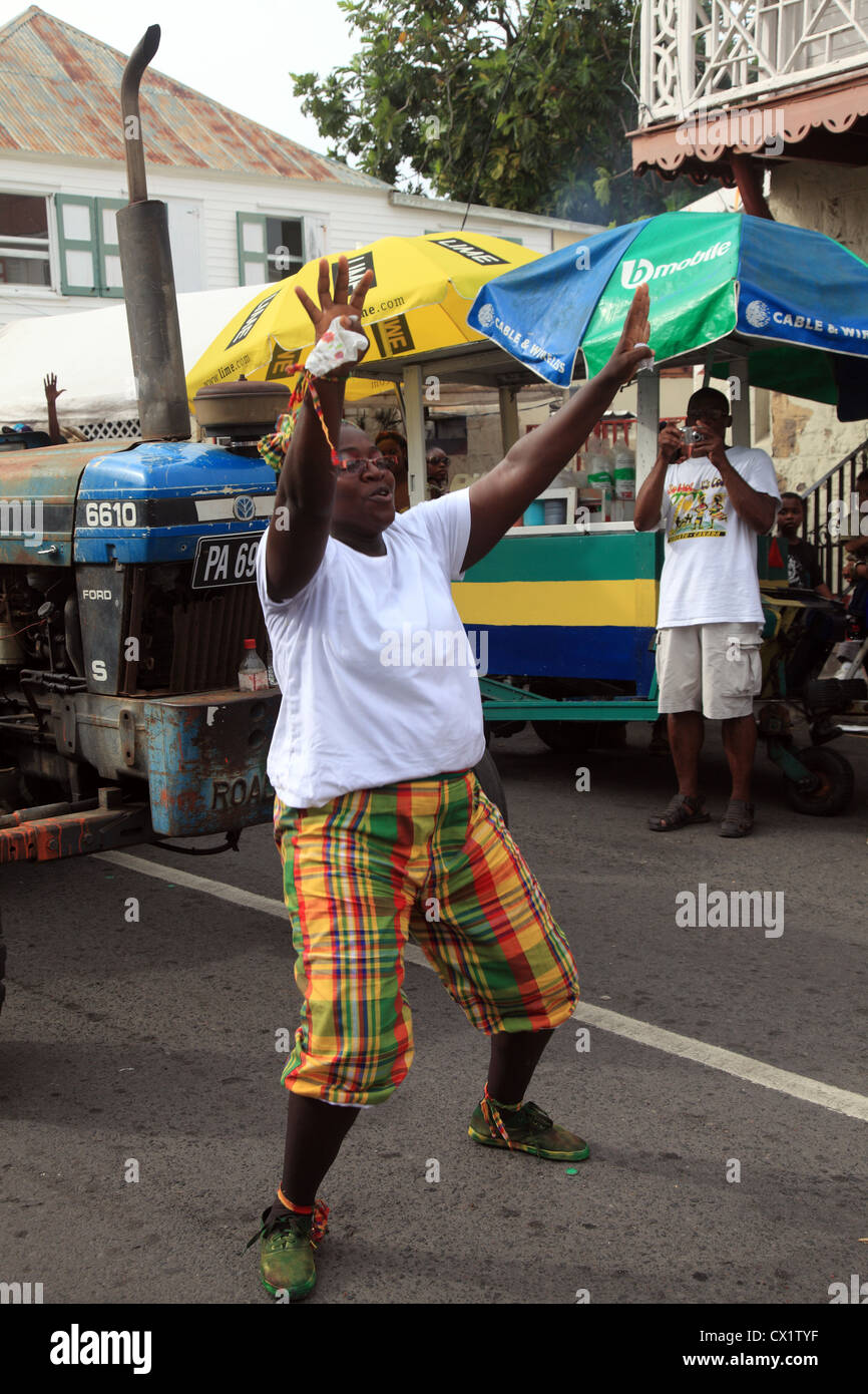 Dancing in parata a Culturama Festival di Nevis Caraibi Foto Stock