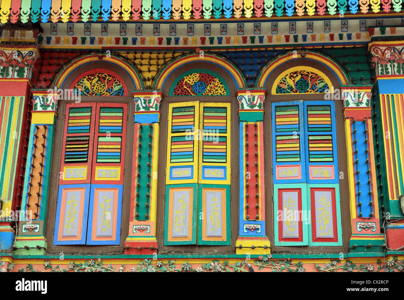 Carattere antico patrimonio di facciate di edifici coloniali in Little India, Singapore Foto Stock