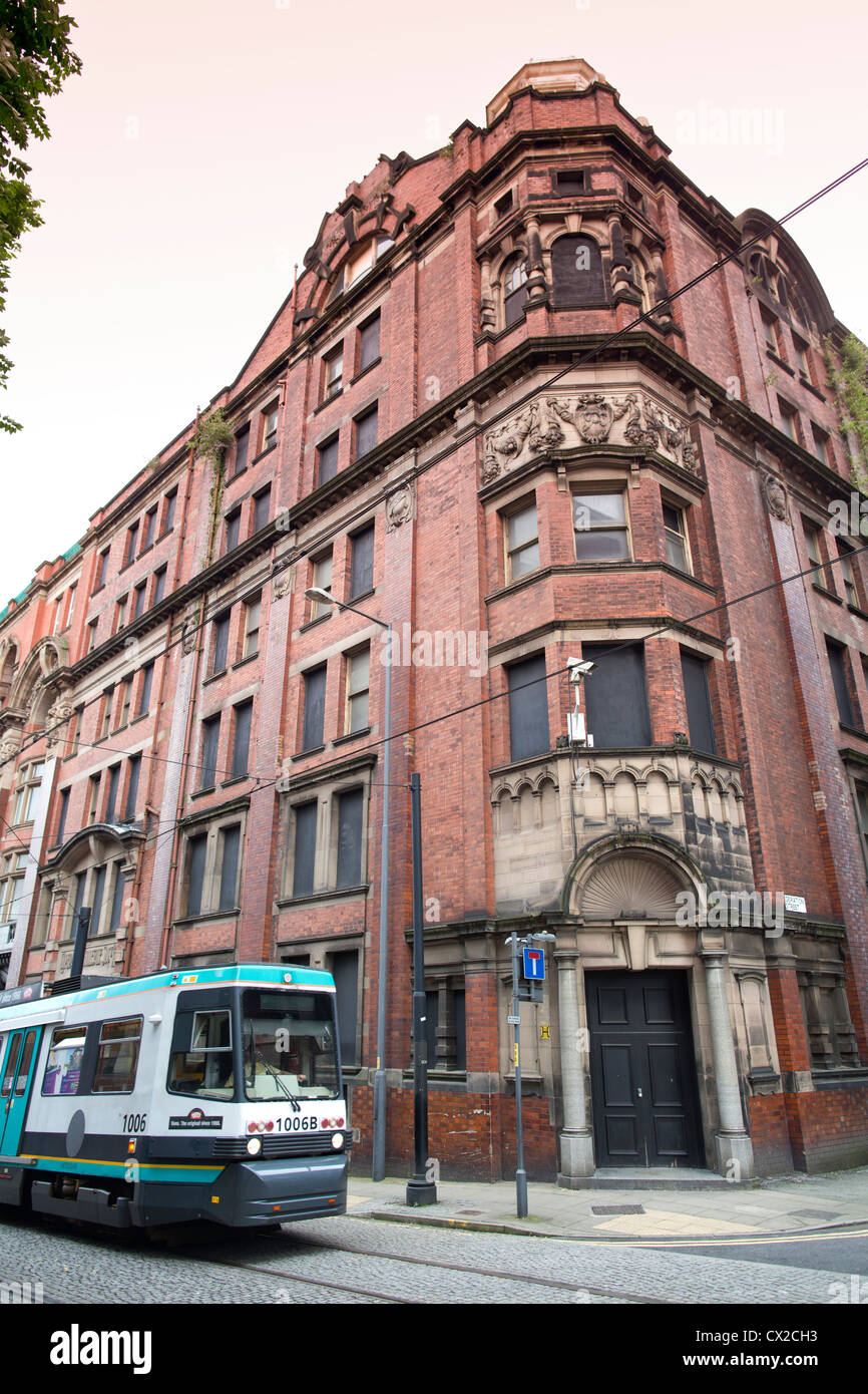 Area intorno Coop HQ Noma Manchester raffigurato il tram che passa Hannover casa verde tram Metrolink passante Foto Stock