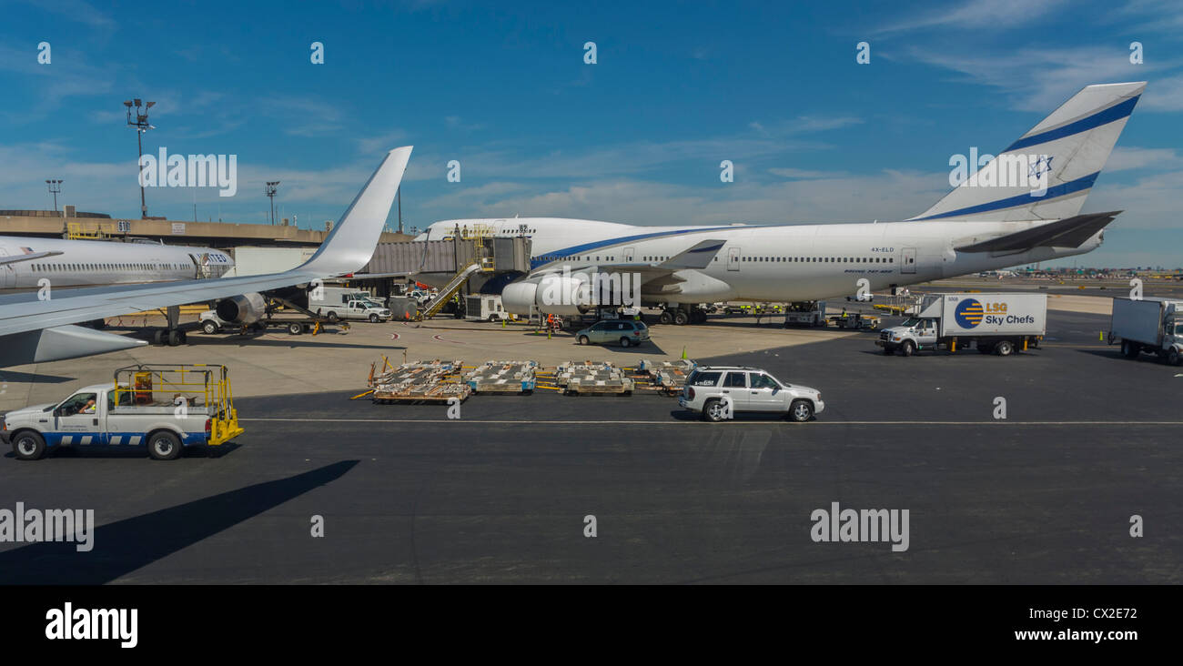 L'Aeroporto Internazionale di Newark, NJ, Stati Uniti d'America, Israeliano El-Al Airways, piano, su asfalto Foto Stock