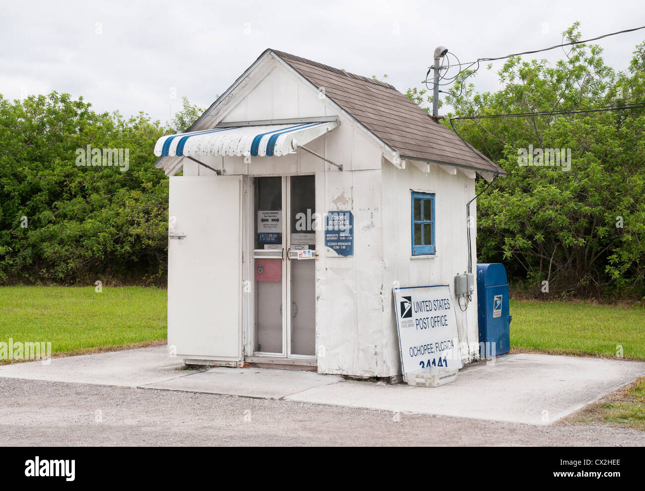 Ochopee Post Office più piccola negli stati uniti lungo il sentiero Tamiami per voli nel sud della Florida zona Everglades. Foto Stock
