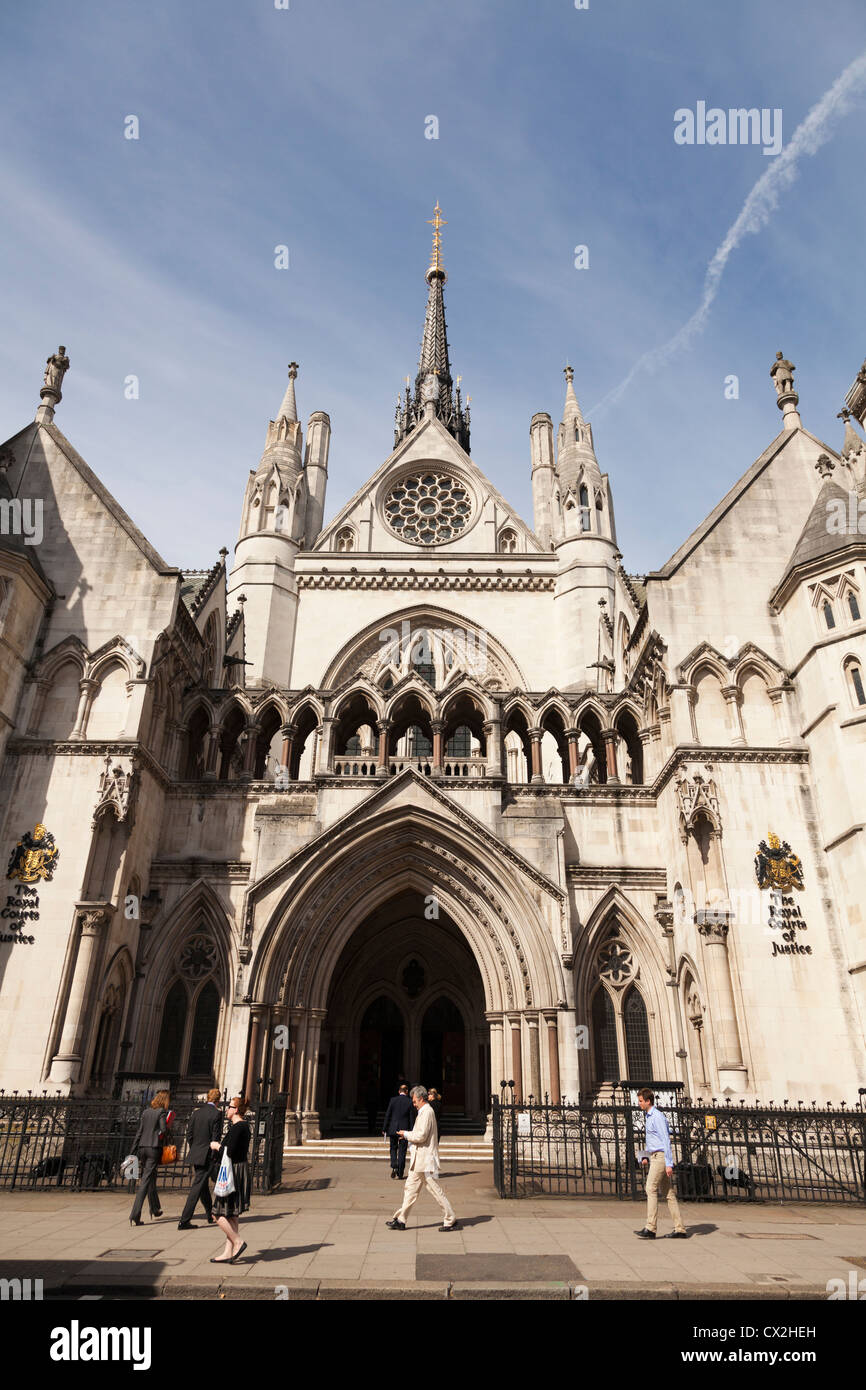 Esterno del Royal Courts of Justice in Fleet Street London Foto Stock