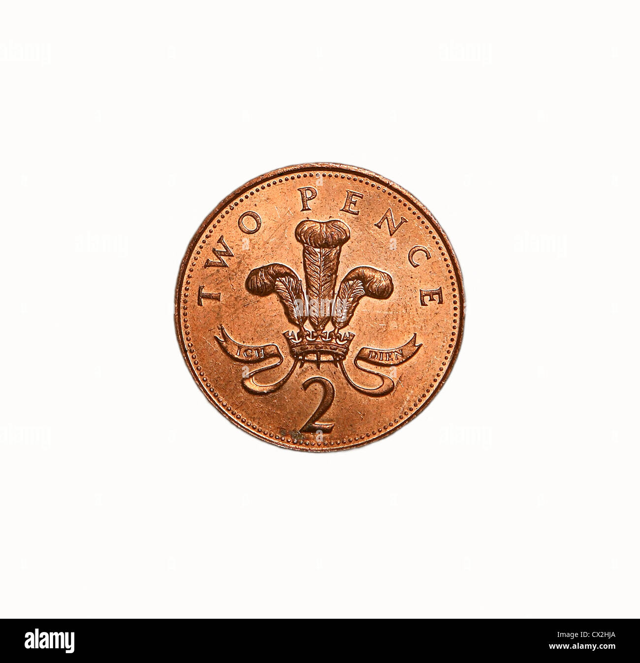 British 2 pence coin ritagliato su uno sfondo bianco Foto Stock