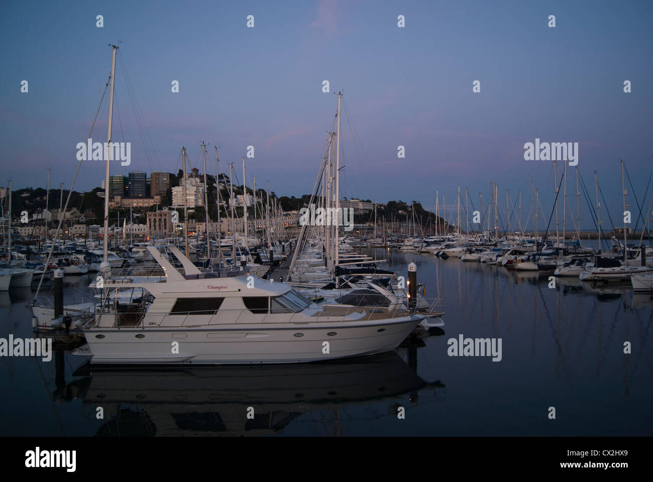 Torquay Marina al crepuscolo. Foto Stock