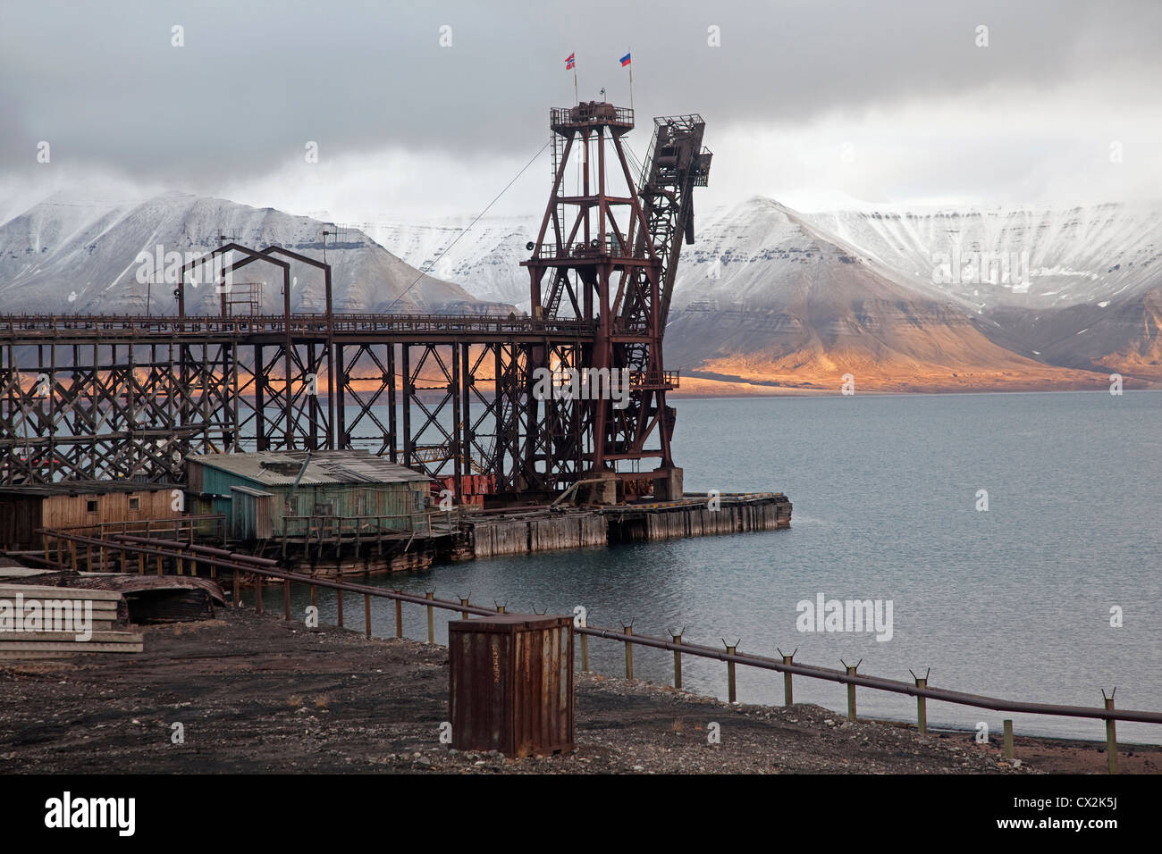 Pyramiden, abbandonato insediamento russo e le miniere di carbone comunità su Spitsbergen, Svalbard, Norvegia Foto Stock