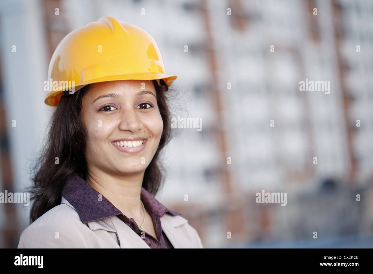 Ritratto di una donna sorridente Ingegnere Industriale Foto Stock