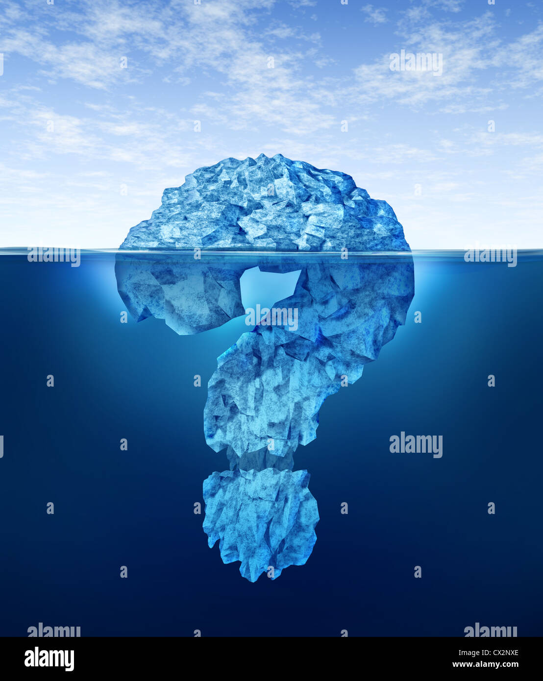 Informazioni private di nascosto la conoscenza di informazioni privilegiate e segreti di dati personali o aziendali come parzialmente agevolato sommerso iceberg a forma di punto interrogativo come un concetto di internet la crittografia e la protezione digitale o il commercio illegale . Foto Stock