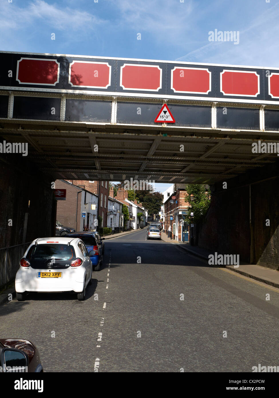 Cerca in King Street dalla stazione ferroviaria a Knutsford CHESHIRE REGNO UNITO Foto Stock