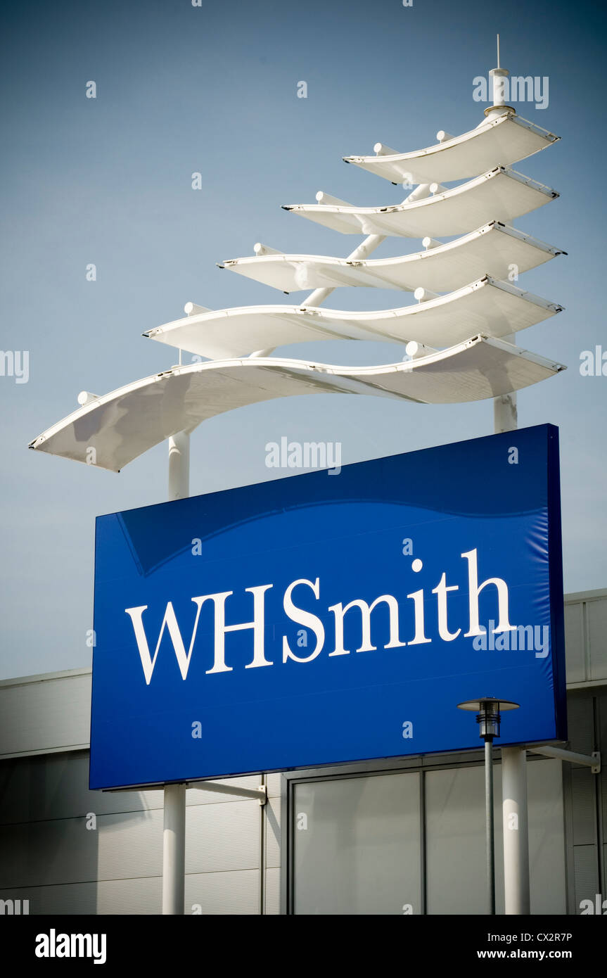 Wh smiths giornalai shop negozi retail del logo del rivenditore edicola Foto Stock