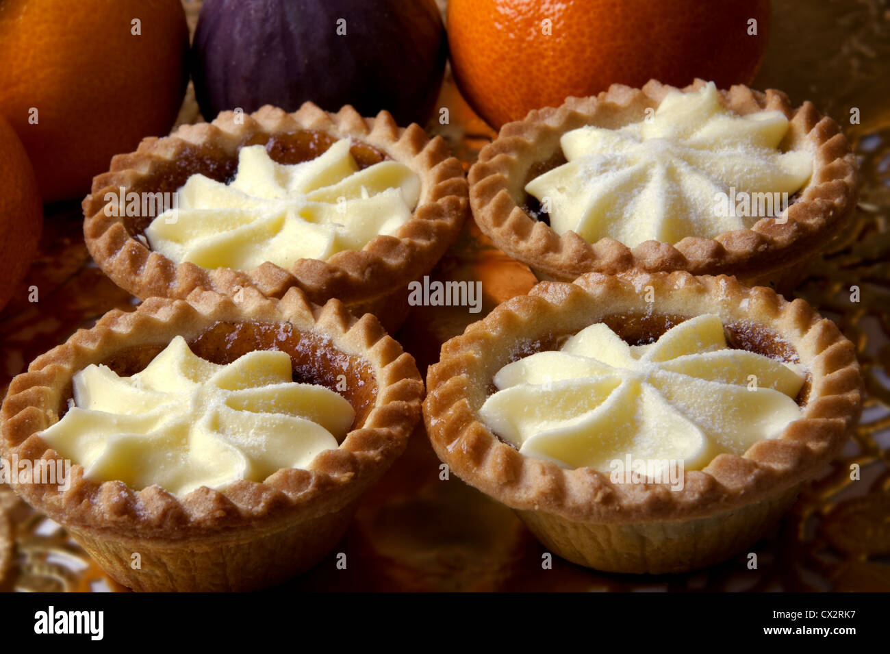 Torta di Natale, il brandy salsa, di sfondo per studio Foto Stock