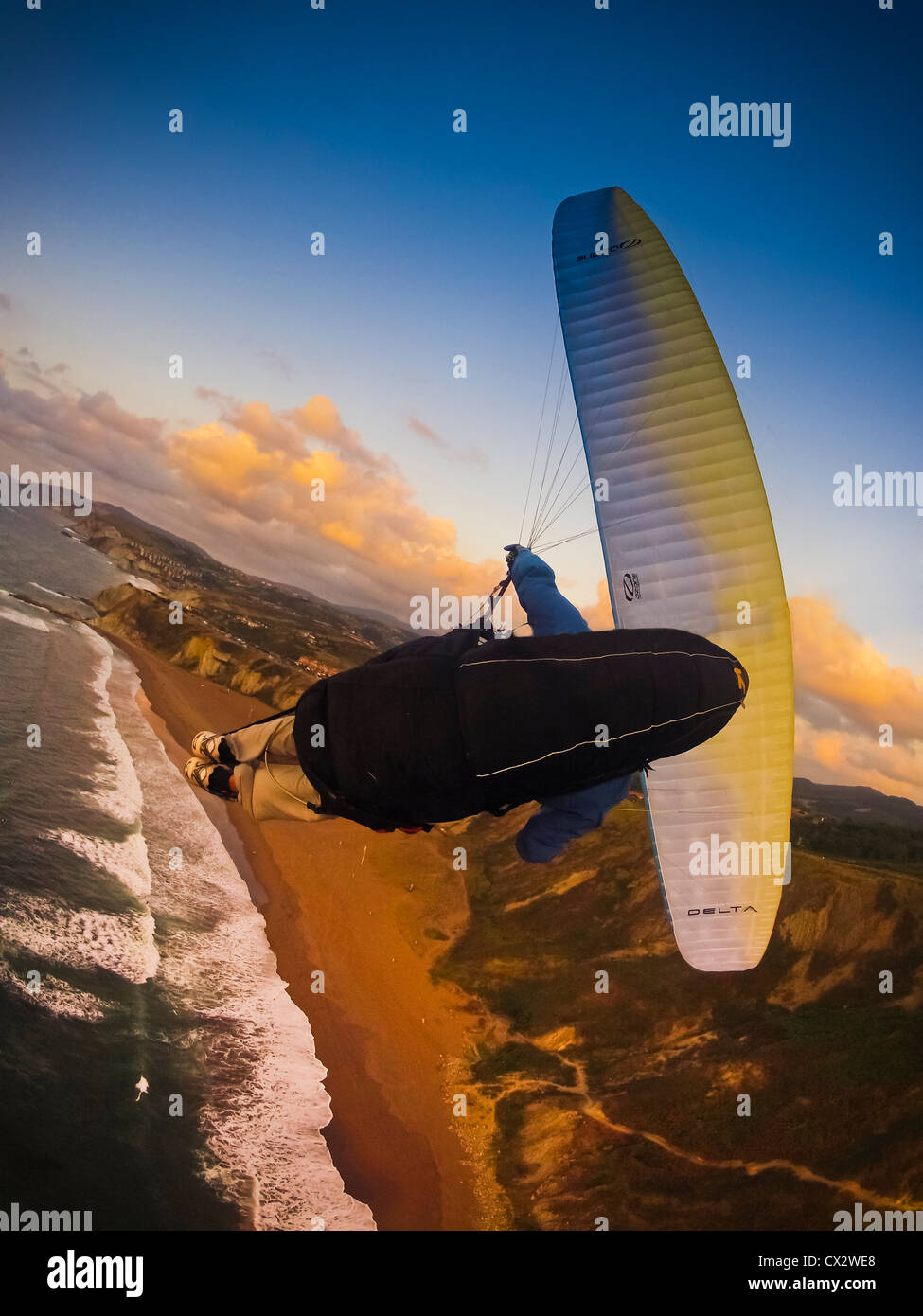 Parapendio, Volo libero sulla costa della Spagna, Sopelana, Paese Basco, rischio, sport, pericoloso,avventura, volare, sky Foto Stock