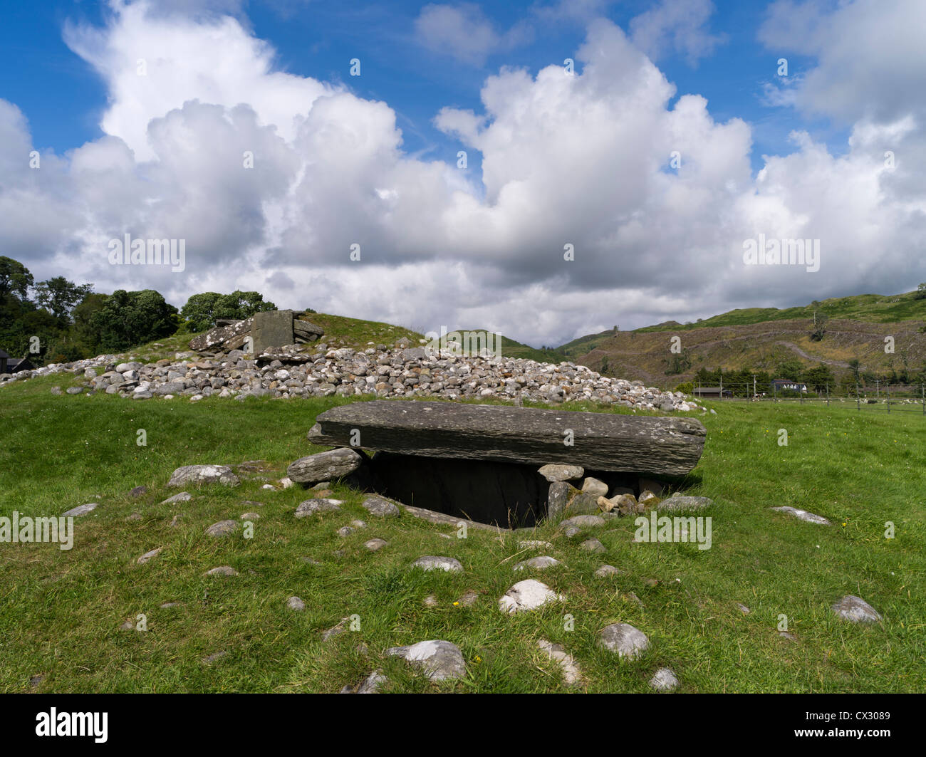 dh Nether Largie Cairn sud KILMARTIN GLEN ARGYLL SCOZIA scozzese Tumulo di sepoltura neolitico tumulo di tipo clyde chambered tumuli di tomba Foto Stock