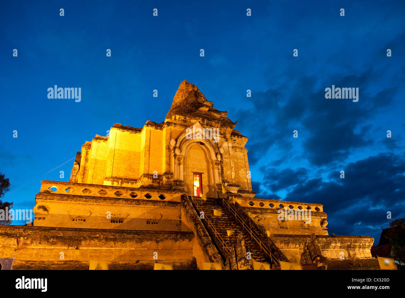 Wat Chedi Luang Chiang Mai Thailandia, Vista notte. Foto Stock