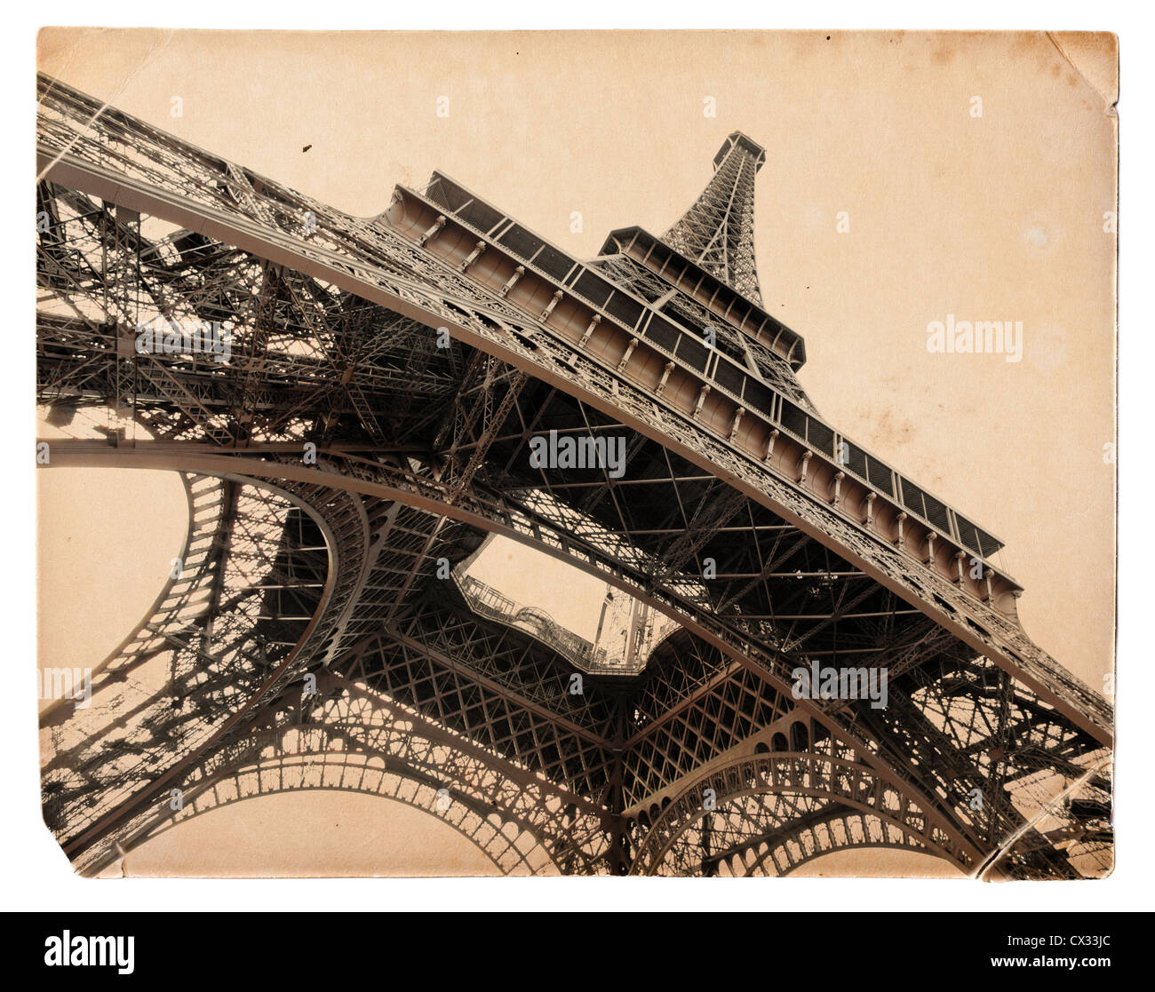 Vintage nei toni seppia cartolina della torre Eiffel a Parigi Foto Stock