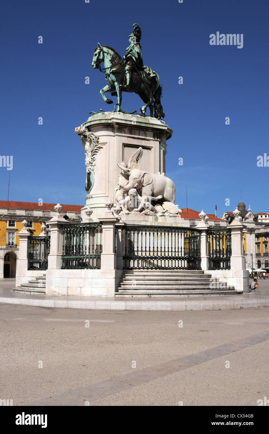 Dom Jose 1 (Re Joao 1) statua in medio di Praca do Comercio, Lisbona, Portogallo Foto Stock