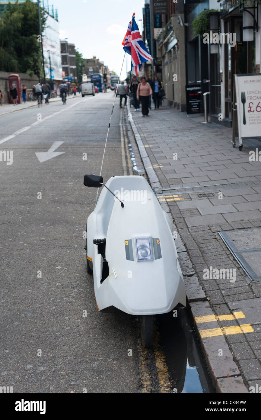 Sinclair C5 parcheggiato in Regent Street Cambridge Regno Unito. Questo è uno di Sir Clive Sinclair delle invenzioni che non ha mai preso off. Foto Stock