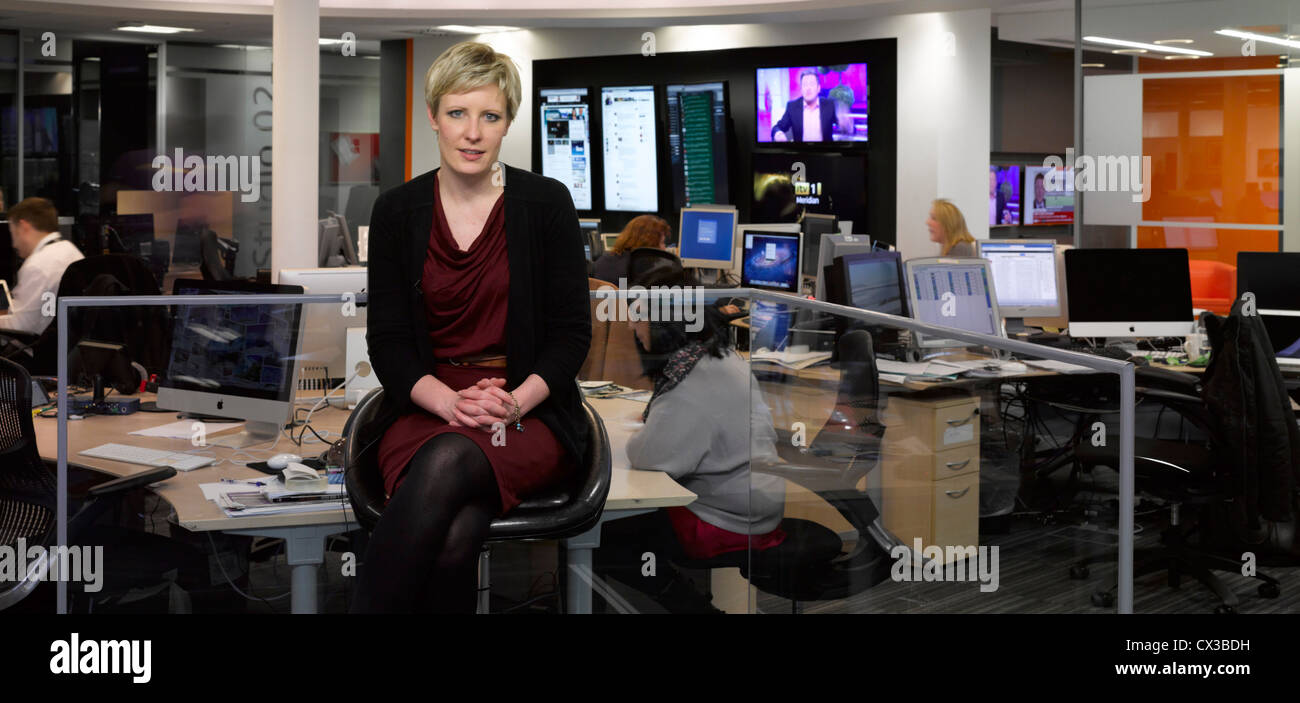 ITV Meridian Studio, Southampton, Regno Unito. Architetto: Moxon, 2011. Notizie TV in camera con il presentatore. Foto Stock