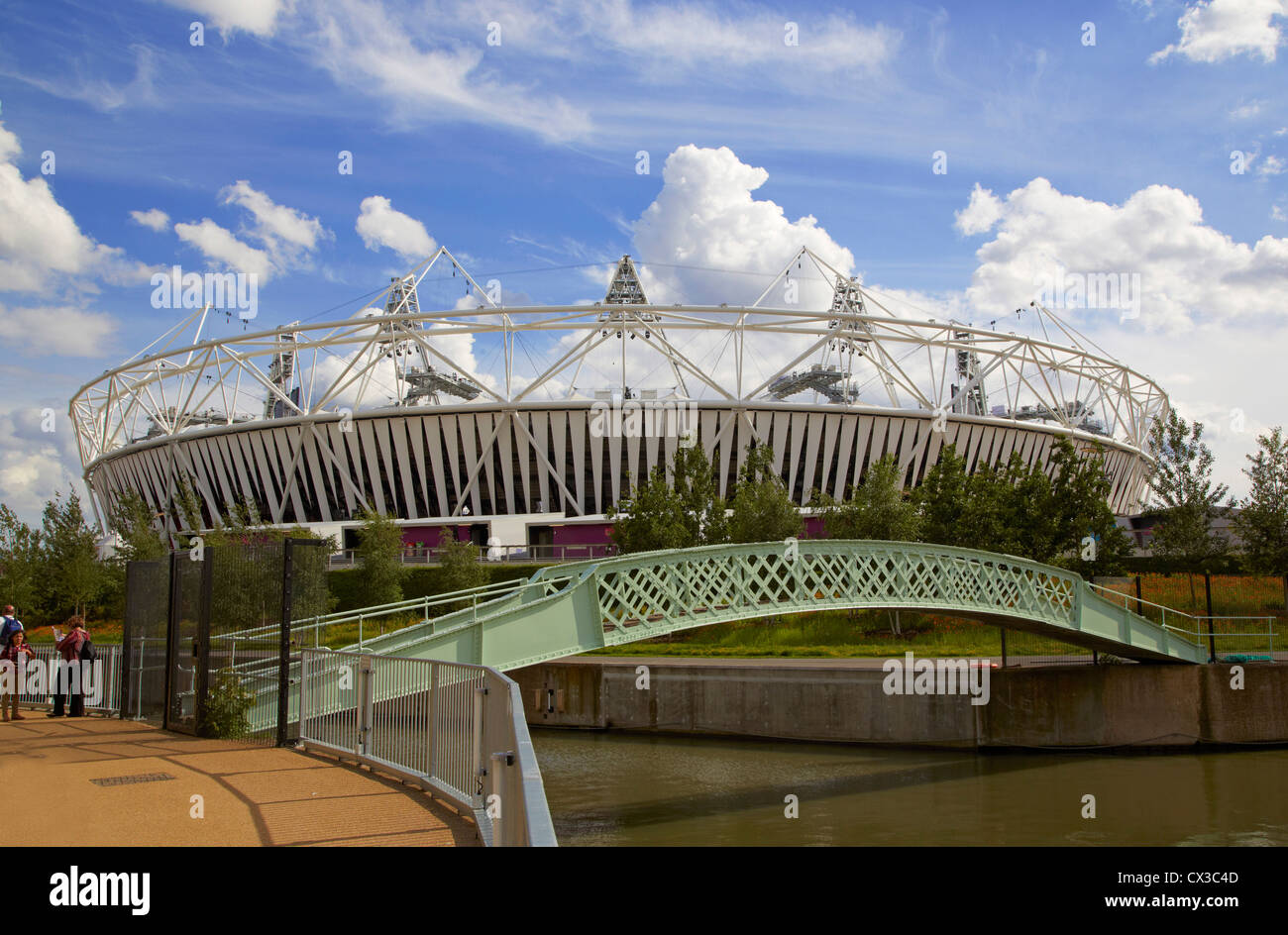Lo Stadio Olimpico di Londra 2012, Londra, Regno Unito. Architetto: popolato, 2012. Vista dal canale. Foto Stock