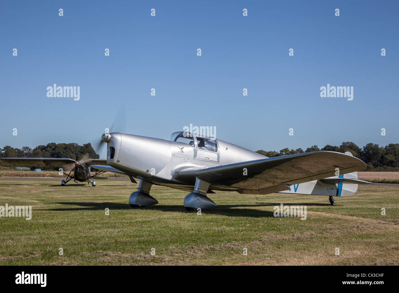 Miglia M-11A Whitney diritta, reg G-AERV, a Turweston airfield, Oxfordshire Foto Stock